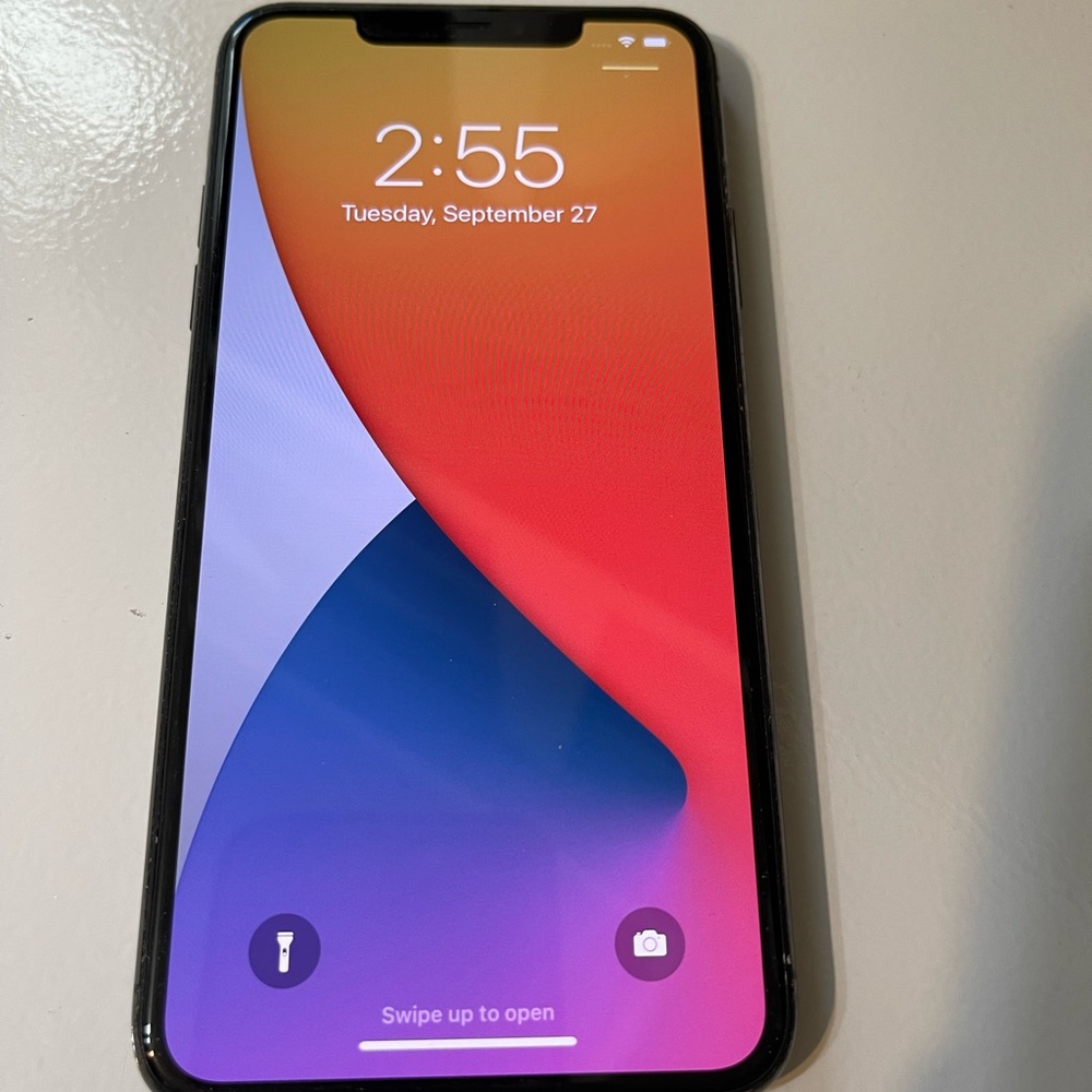 iPhone 11 256gb ATT no cracks dings or dents. Hasn’t been used in 18 months.